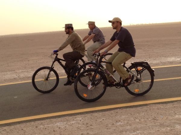 الأمير محمد بن راشد المكتوب بدراجة هوائية